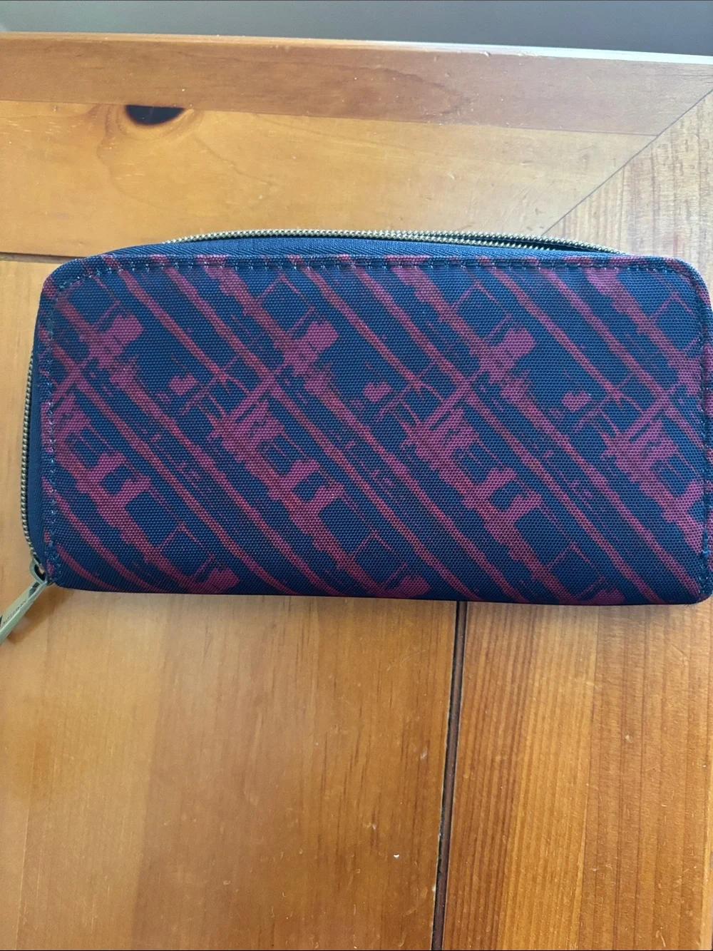 Travelon Navy and Red Patterned Zip Wallet